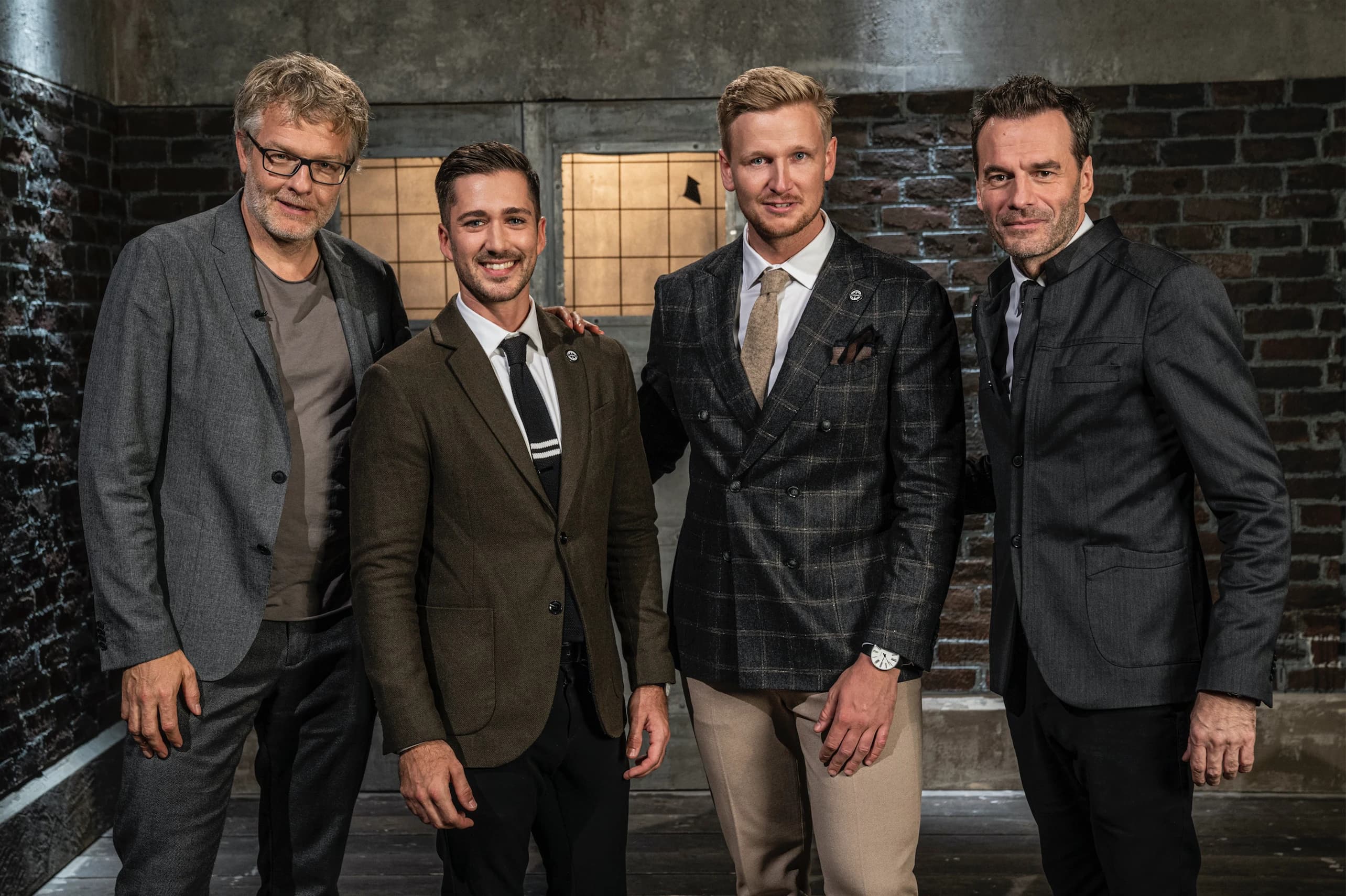 Oliver i Kasper sfotografowani z duetem Dialægt w studiu programu Løvens Hule